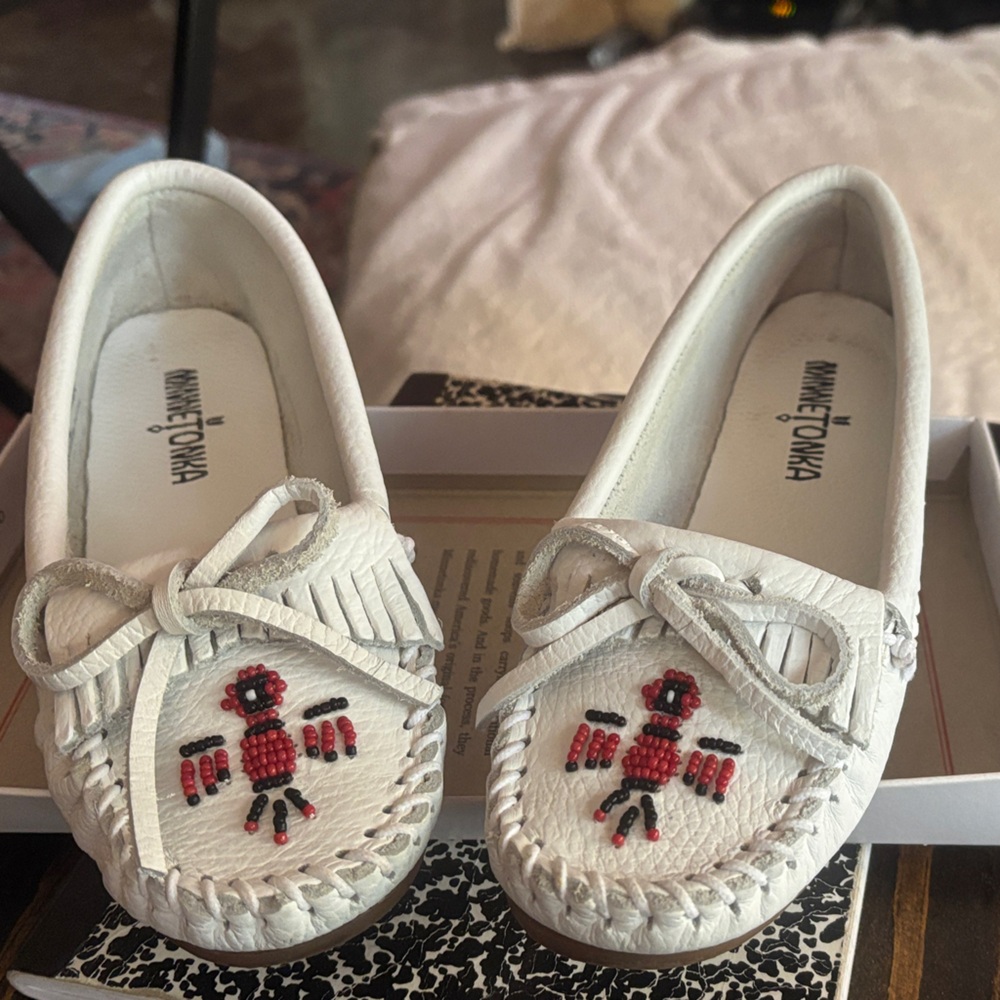Minnetonka Kids Moccasins in White with Red Details